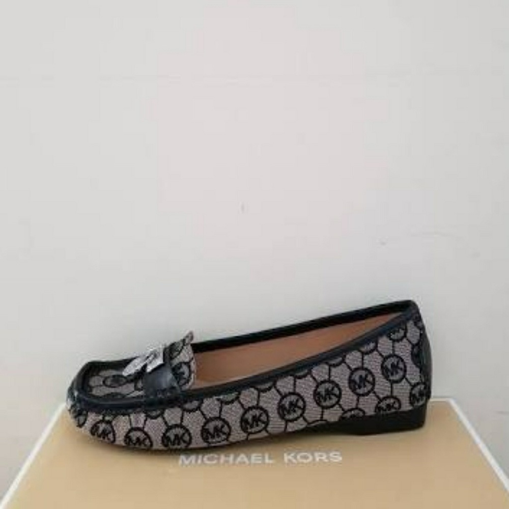 BRAND NEW 💋 Michael Kors loafers